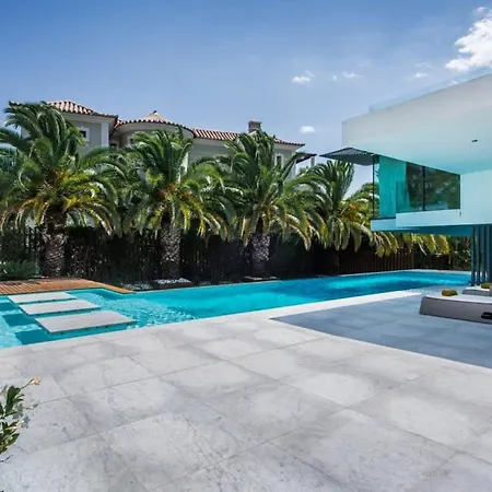 Villa Orla Deluxe Luxury With Geo-thermal Swimming Pool