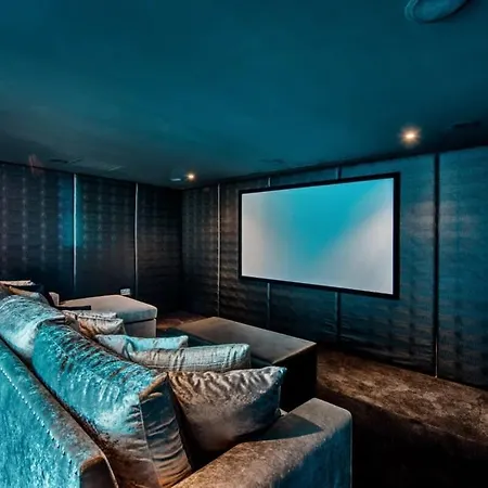 Villa Orla Deluxe Luxury With Geo-thermal Swimming Pool *