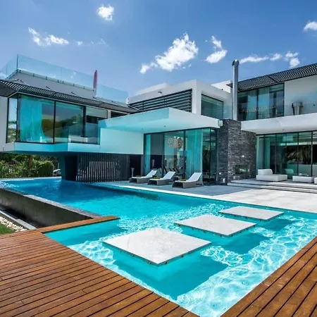 Orla Deluxe Luxury With Geo-thermal Swimming Pool Willa *