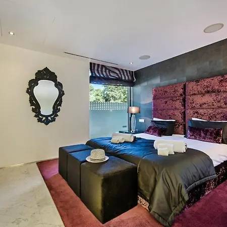 Villa Orla Deluxe Luxury With Geo-thermal Swimming Pool