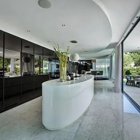 Orla Deluxe Luxury With Geo-thermal Swimming Pool Willa *