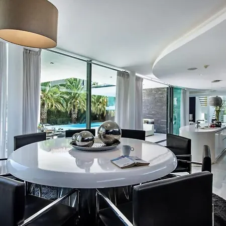 Orla Deluxe Luxury With Geo-thermal Swimming Pool *