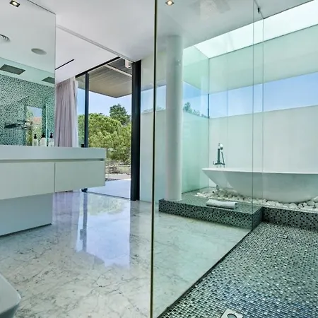 Villa Orla Deluxe Luxury With Geo-thermal Swimming Pool