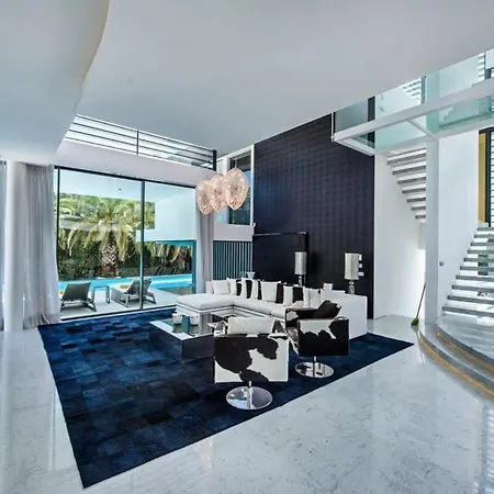 Orla Deluxe Luxury With Geo-thermal Swimming Pool