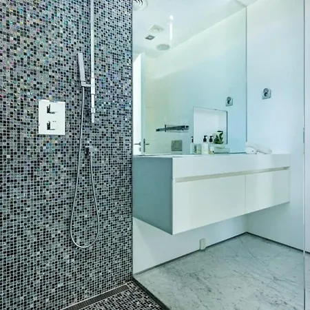 Villa Orla Deluxe Luxury With Geo-thermal Swimming Pool *