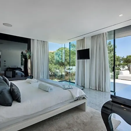 Villa Orla Deluxe Luxury With Geo-thermal Swimming Pool